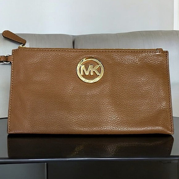 Michael Kors Fulton Pebbled Brown Leather Large Wristlet Clutch - Picture 1 of 13